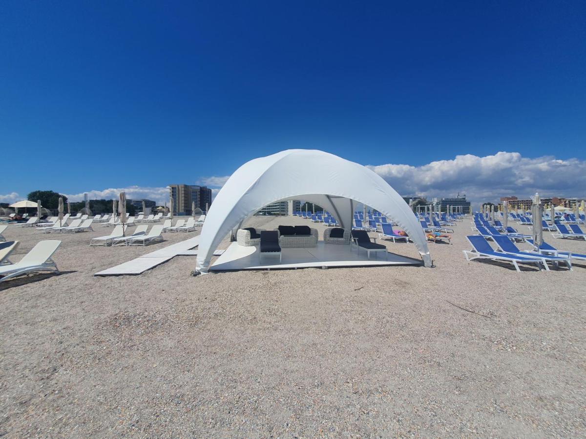 Deluxe Lake View Mamaia Exterior foto