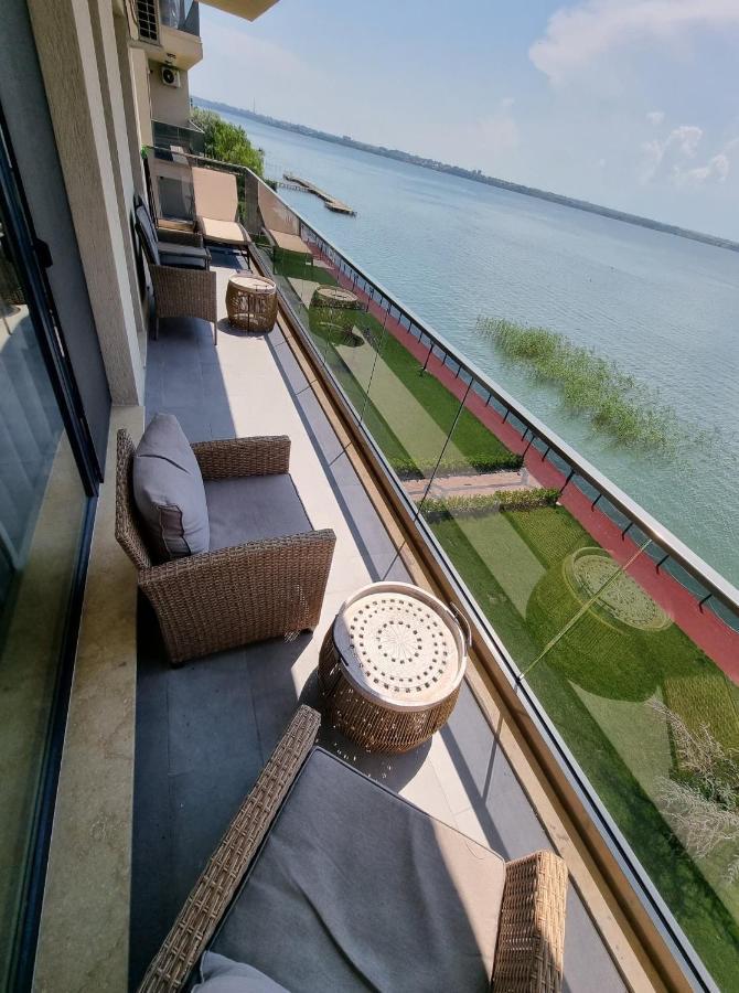 Deluxe Lake View Mamaia Exterior foto